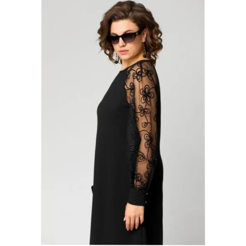 Lace Patchwork Dress With A Round Neck And Long Sleeves